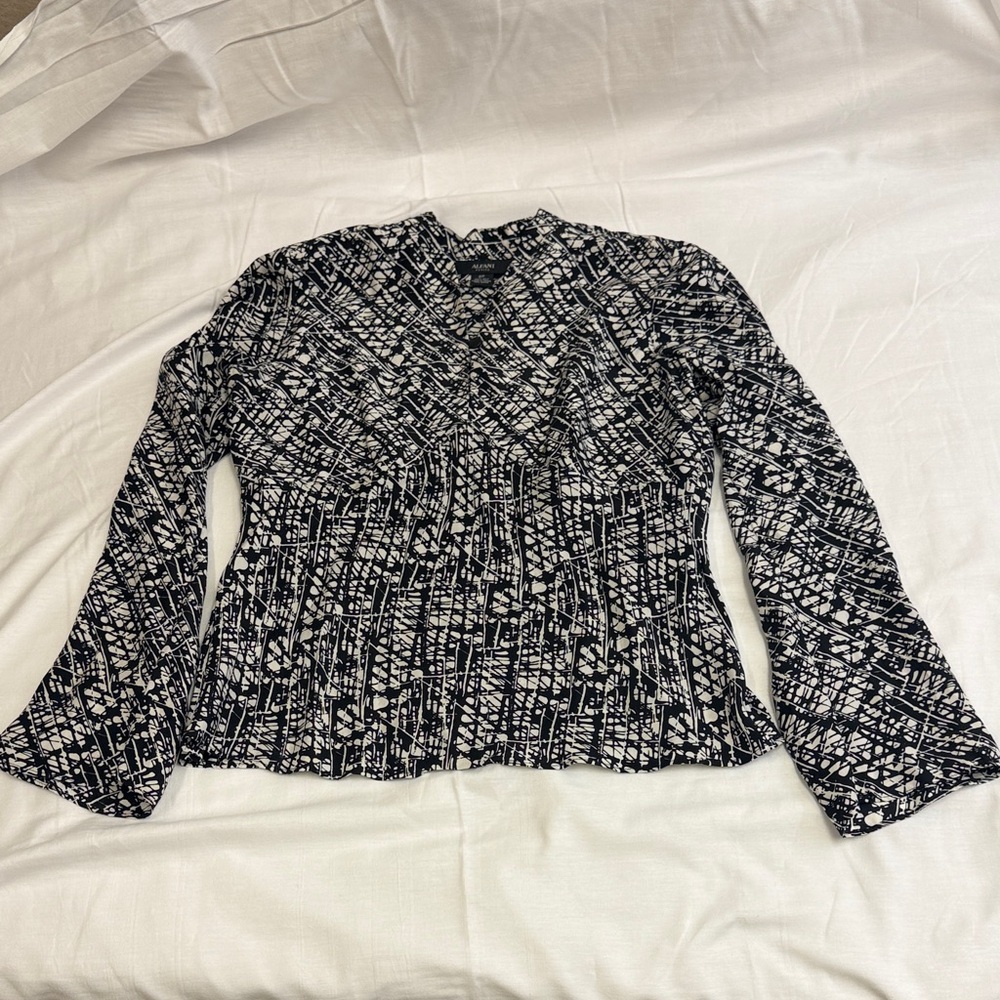 NWOT Alfani Petite Black and White Patterned Silk Blouse 6P